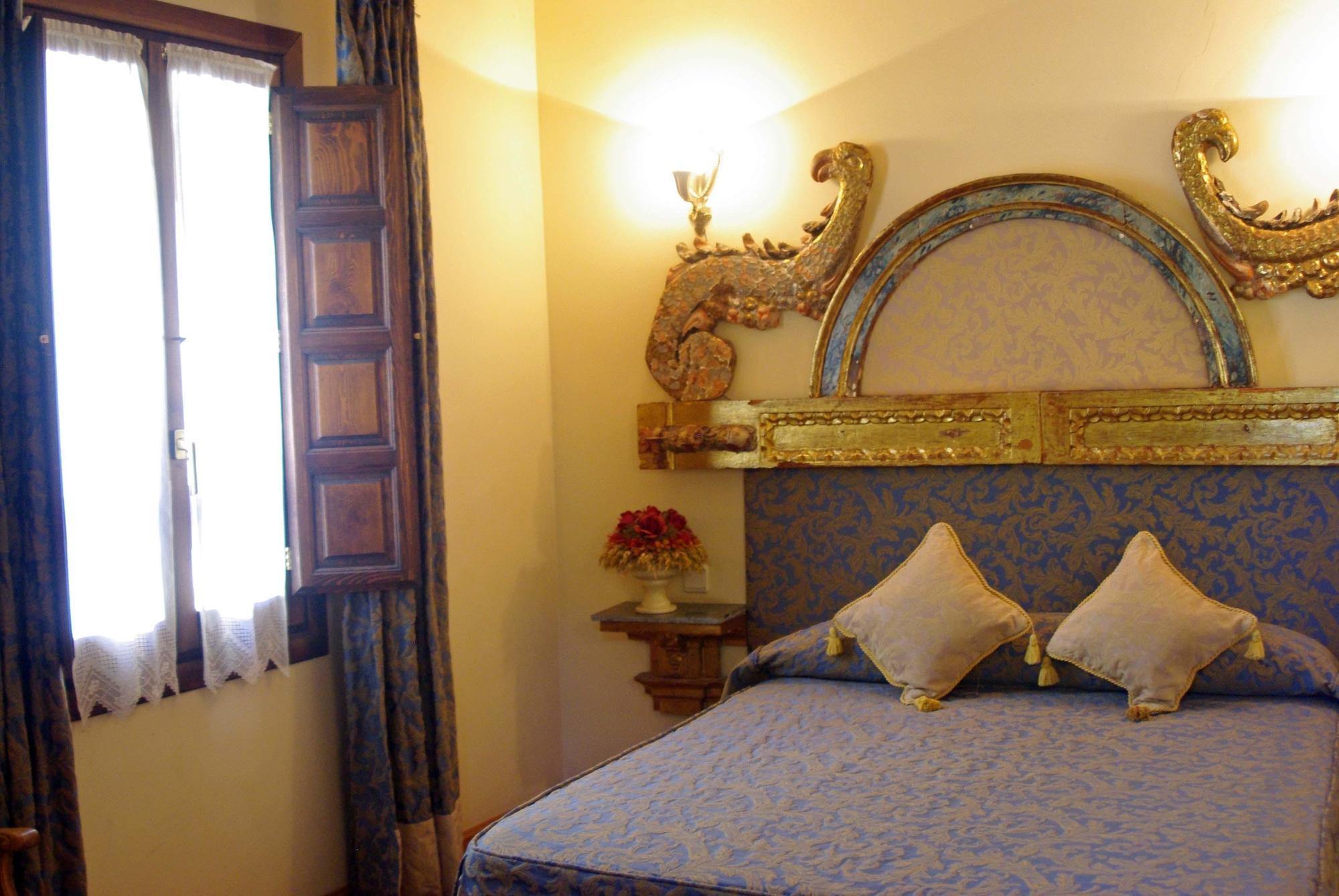 Hotel Alcazar Segovia Pokoj fotografie
