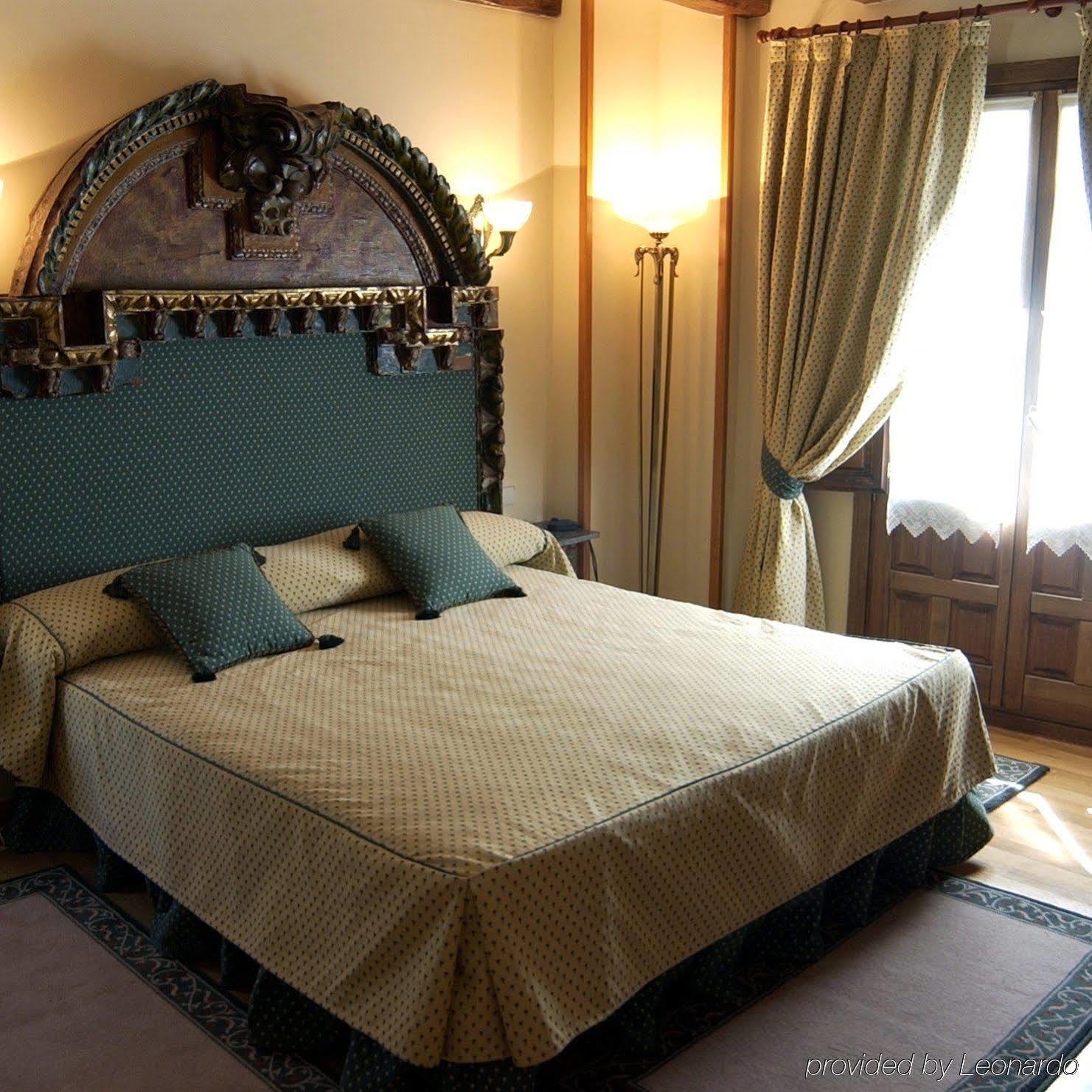 Hotel Alcazar Segovia Pokoj fotografie